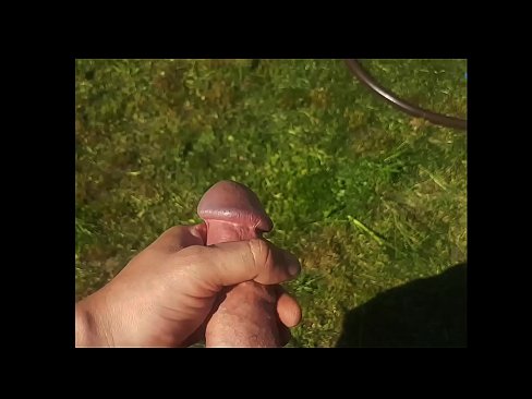 ❤️ Hottie si fa scopare a figa rosa è cums cun un squirt in un giardinu d'estate ❌ Super porn à porn co.camporner.top